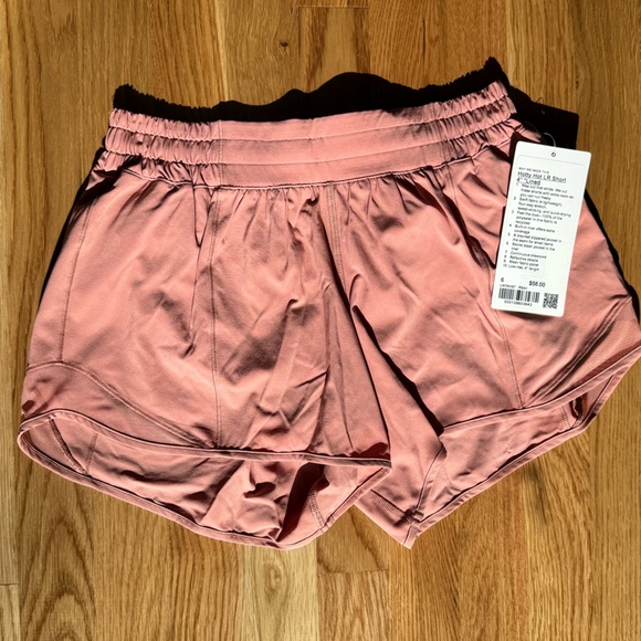 NWT lululemon hotty hot shorts 4” pink savannah size 6 - Picture 2 of 6